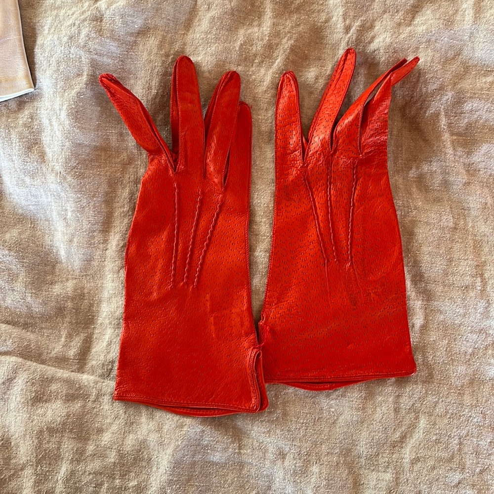 Tomato red pigskin driving gloves